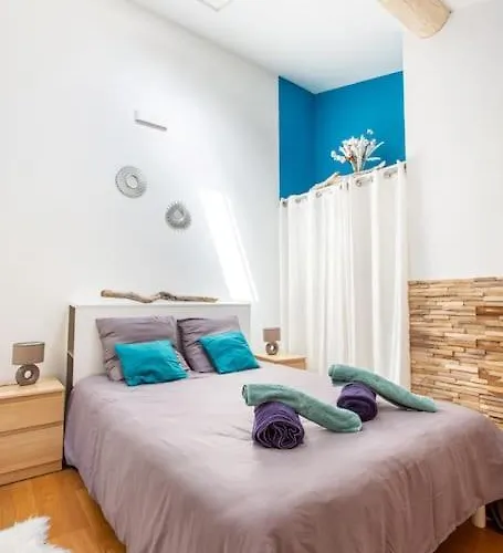 Apartment Cosy For 6/8p Location In Old Antibes