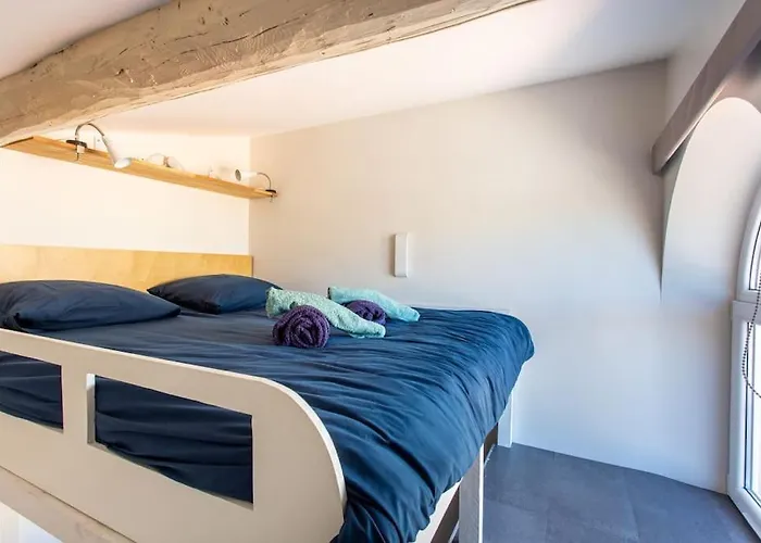 Cosy For 6/8p Location In Old Antibes