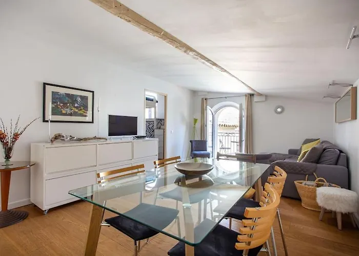 Apartment Cosy For 6/8p Location In Old Antibes