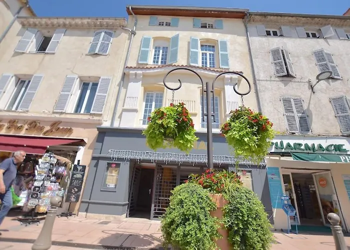 Apartment Cosy For 6/8p Location In Old Antibes