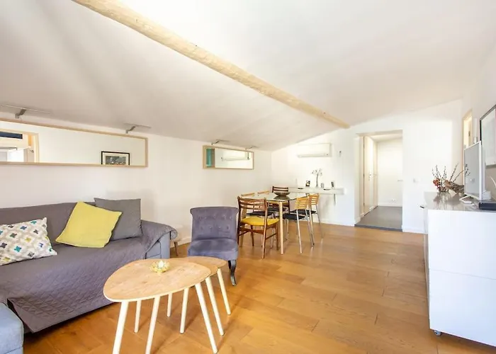 Cosy For 6/8p Location In Old Antibes