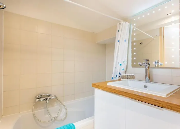 Cosy For 6/8p Location In Old Apartment Antibes